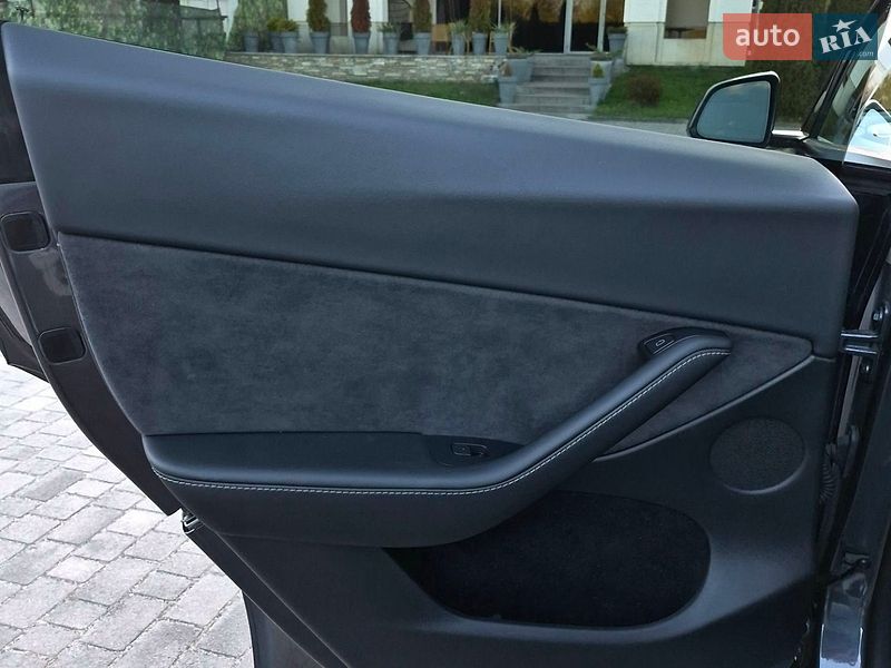 Внедорожник / Кроссовер Tesla Model Y 2023 в Львове