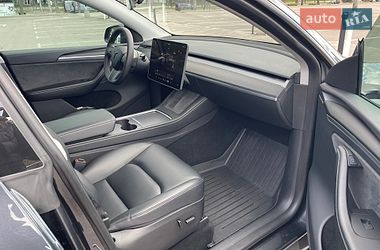 Позашляховик / Кросовер Tesla Model Y 2024 в Києві