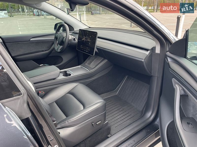 Позашляховик / Кросовер Tesla Model Y 2024 в Києві