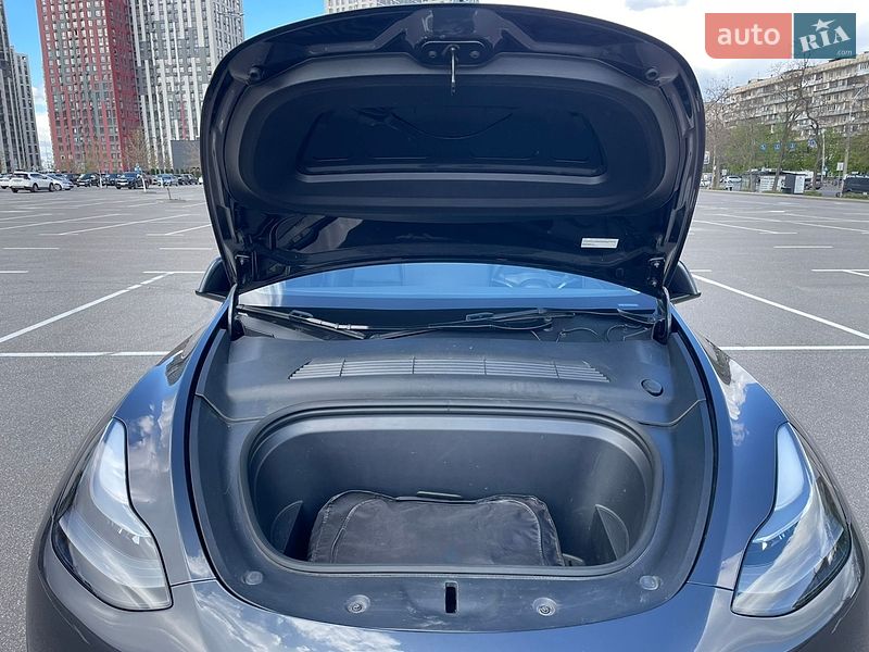 Позашляховик / Кросовер Tesla Model Y 2024 в Києві