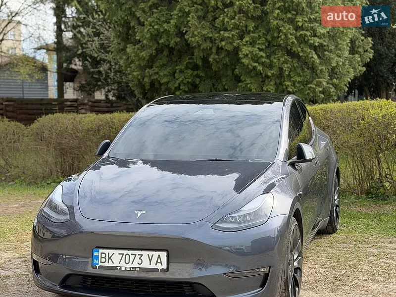 Tesla Model Y 2023
