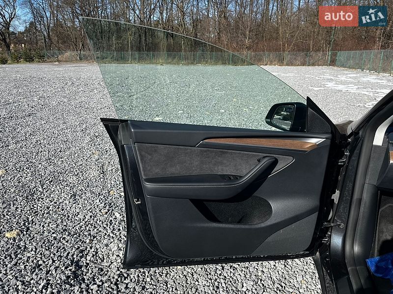 Внедорожник / Кроссовер Tesla Model Y 2024 в Львове