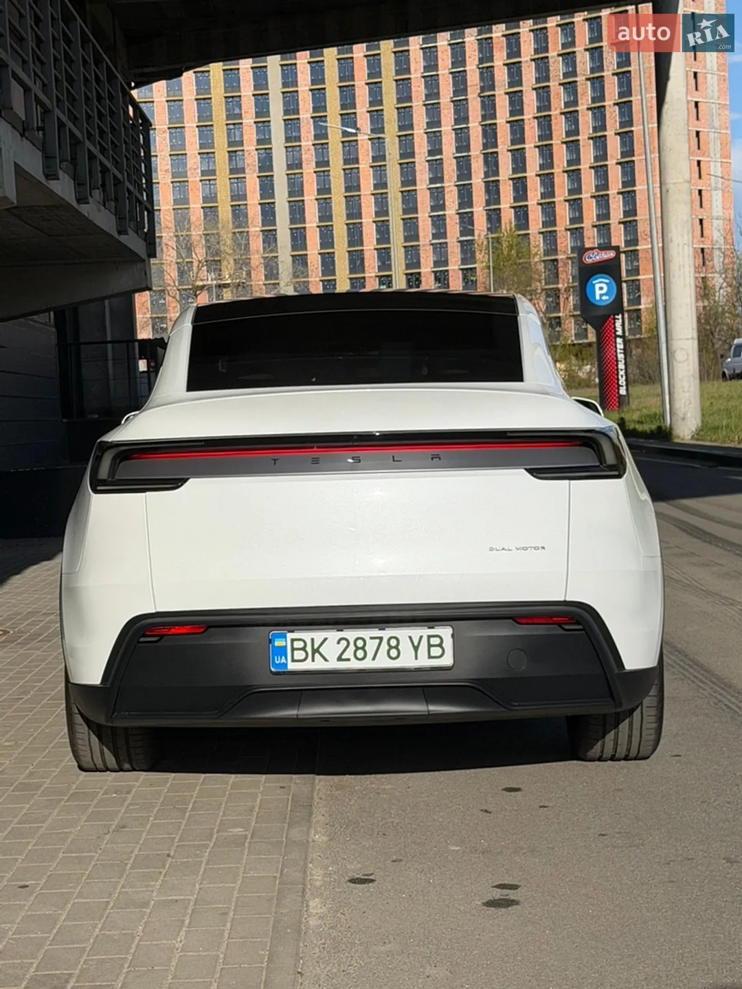 2025 Tesla Model Y - мініатюра 8