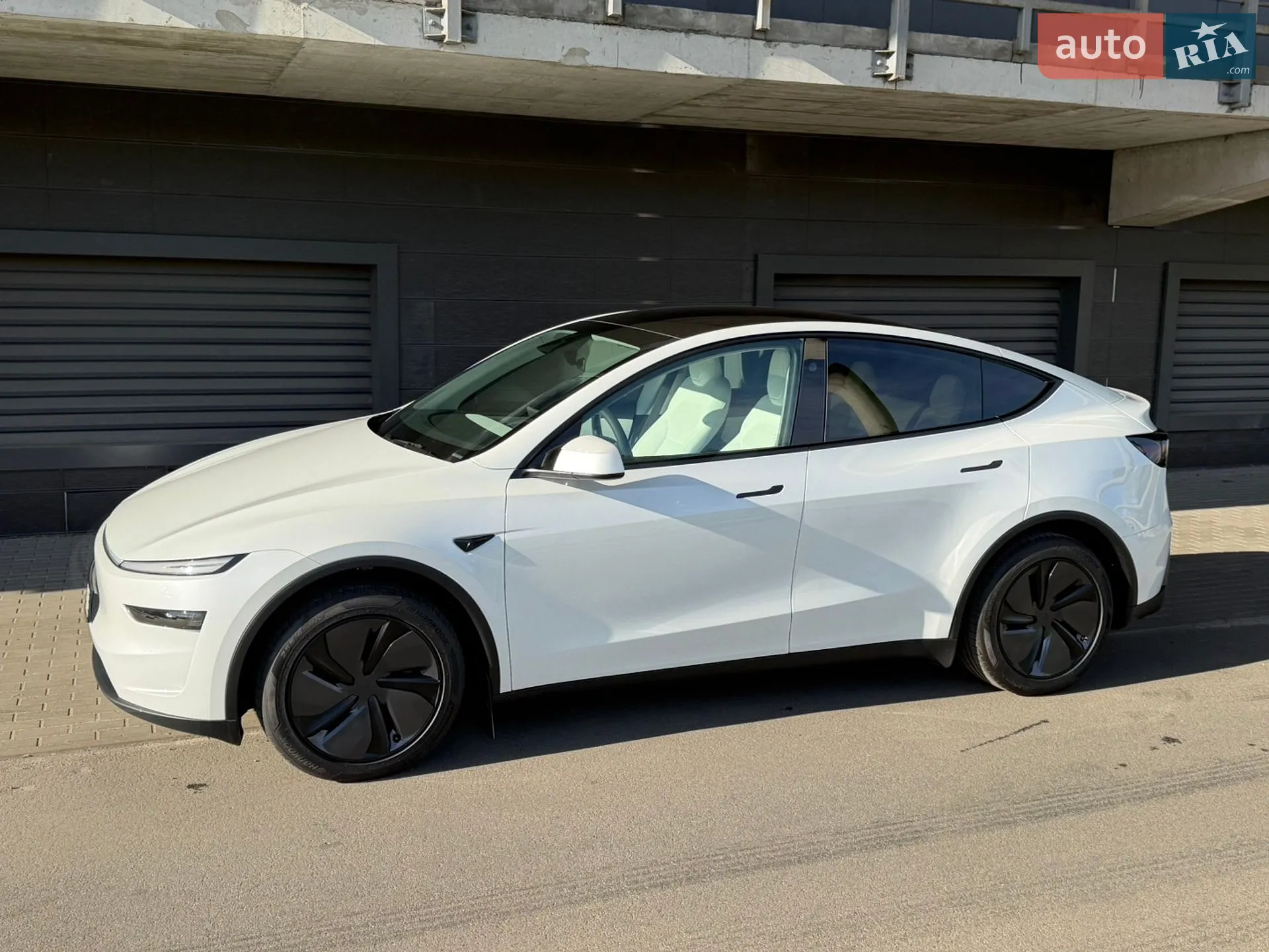 2025 Tesla Model Y - мініатюра 16