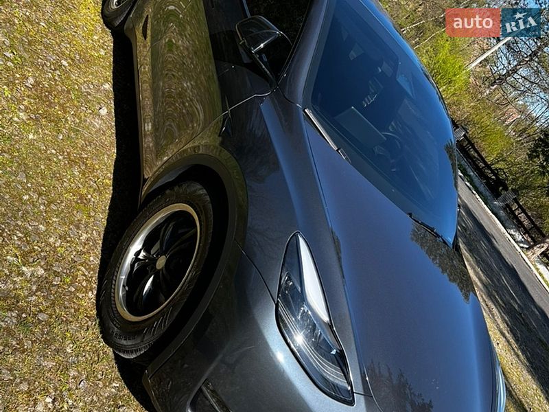 Позашляховик / Кросовер Tesla Model Y 2023 в Долині