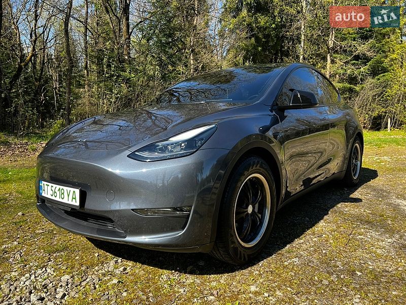 Позашляховик / Кросовер Tesla Model Y 2023 в Долині