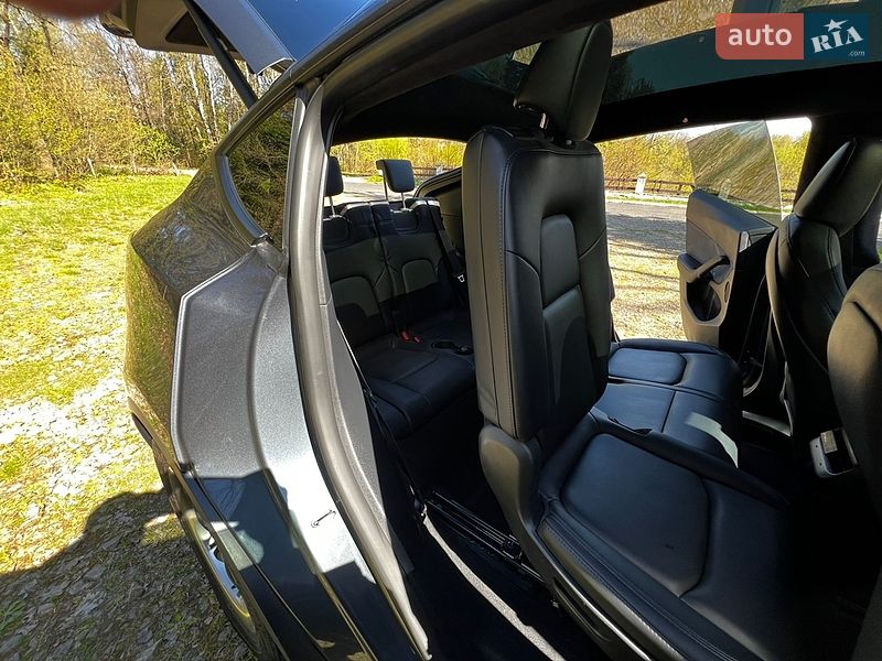Позашляховик / Кросовер Tesla Model Y 2023 в Долині