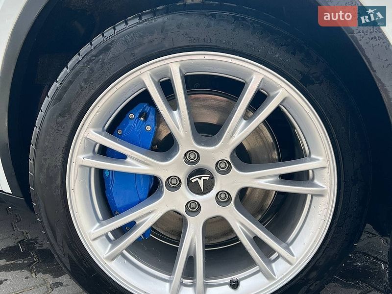 Внедорожник / Кроссовер Tesla Model Y 2021 в Черновцах