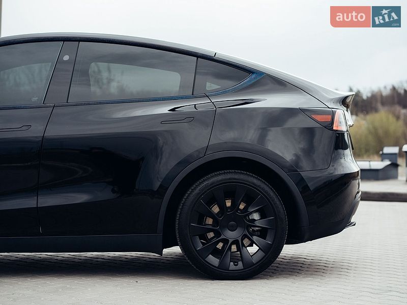 Внедорожник / Кроссовер Tesla Model Y 2023 в Вишневом