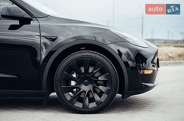 Внедорожник / Кроссовер Tesla Model Y 2023 в Вишневом
