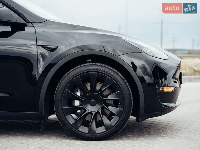 Внедорожник / Кроссовер Tesla Model Y 2023 в Вишневом