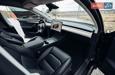 Внедорожник / Кроссовер Tesla Model Y 2023 в Вишневом