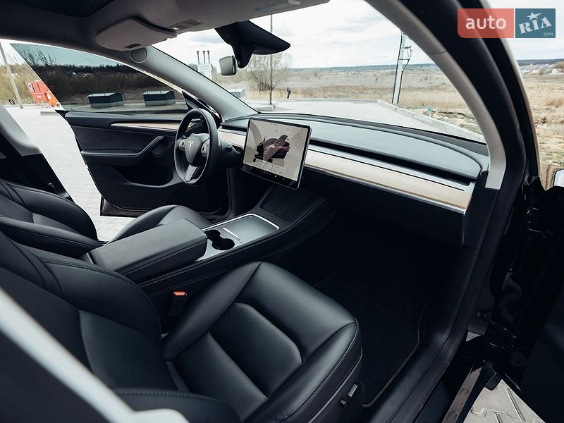Внедорожник / Кроссовер Tesla Model Y 2023 в Вишневом