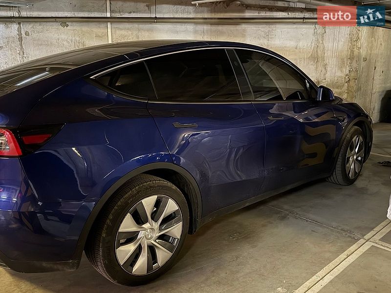 Внедорожник / Кроссовер Tesla Model Y 2023 в Киеве