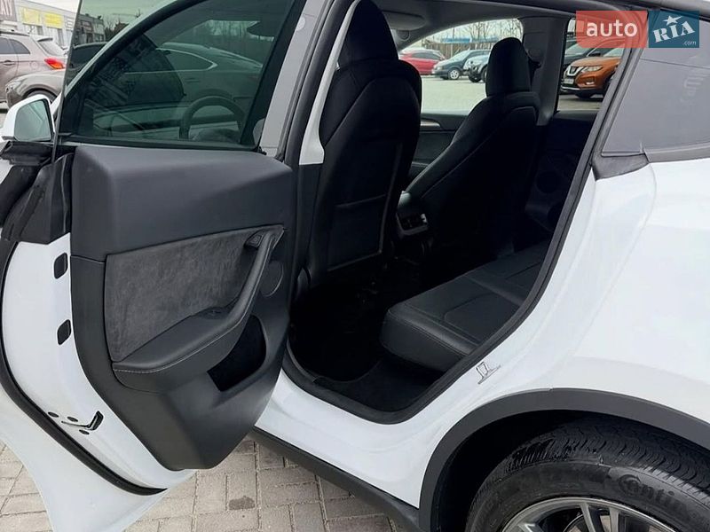 Внедорожник / Кроссовер Tesla Model Y 2024 в Запорожье