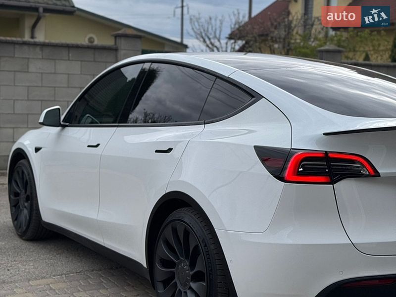 Внедорожник / Кроссовер Tesla Model Y 2022 в Киеве