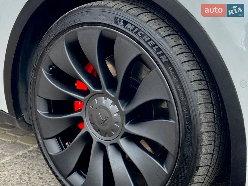 Внедорожник / Кроссовер Tesla Model Y 2022 в Киеве