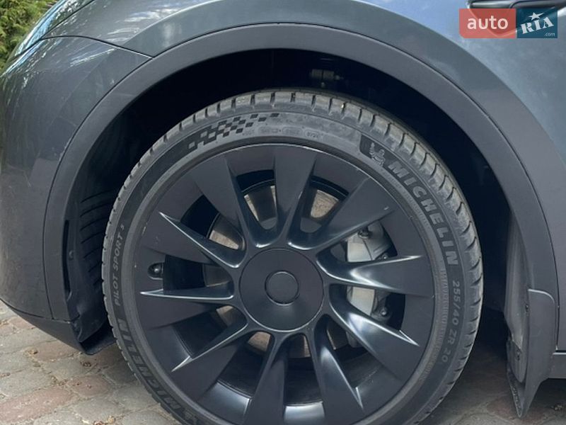Внедорожник / Кроссовер Tesla Model Y 2023 в Дрогобыче