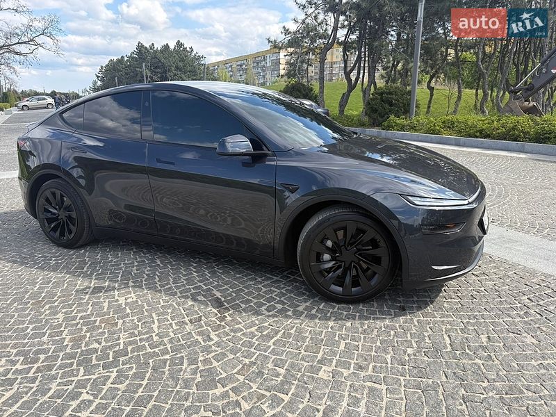 Внедорожник / Кроссовер Tesla Model Y 2025 в Днепре