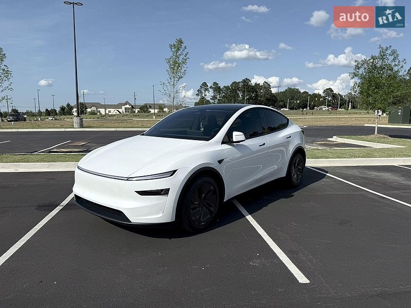 Tesla Model Y 2025