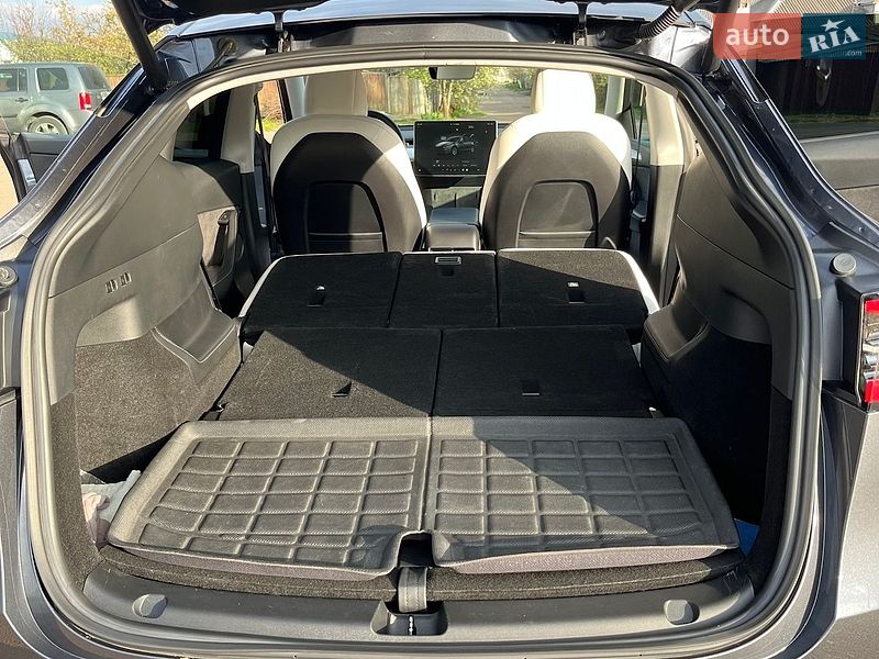 Внедорожник / Кроссовер Tesla Model Y 2023 в Чернигове