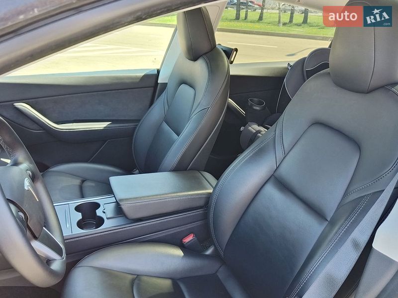 Внедорожник / Кроссовер Tesla Model Y 2021 в Киеве