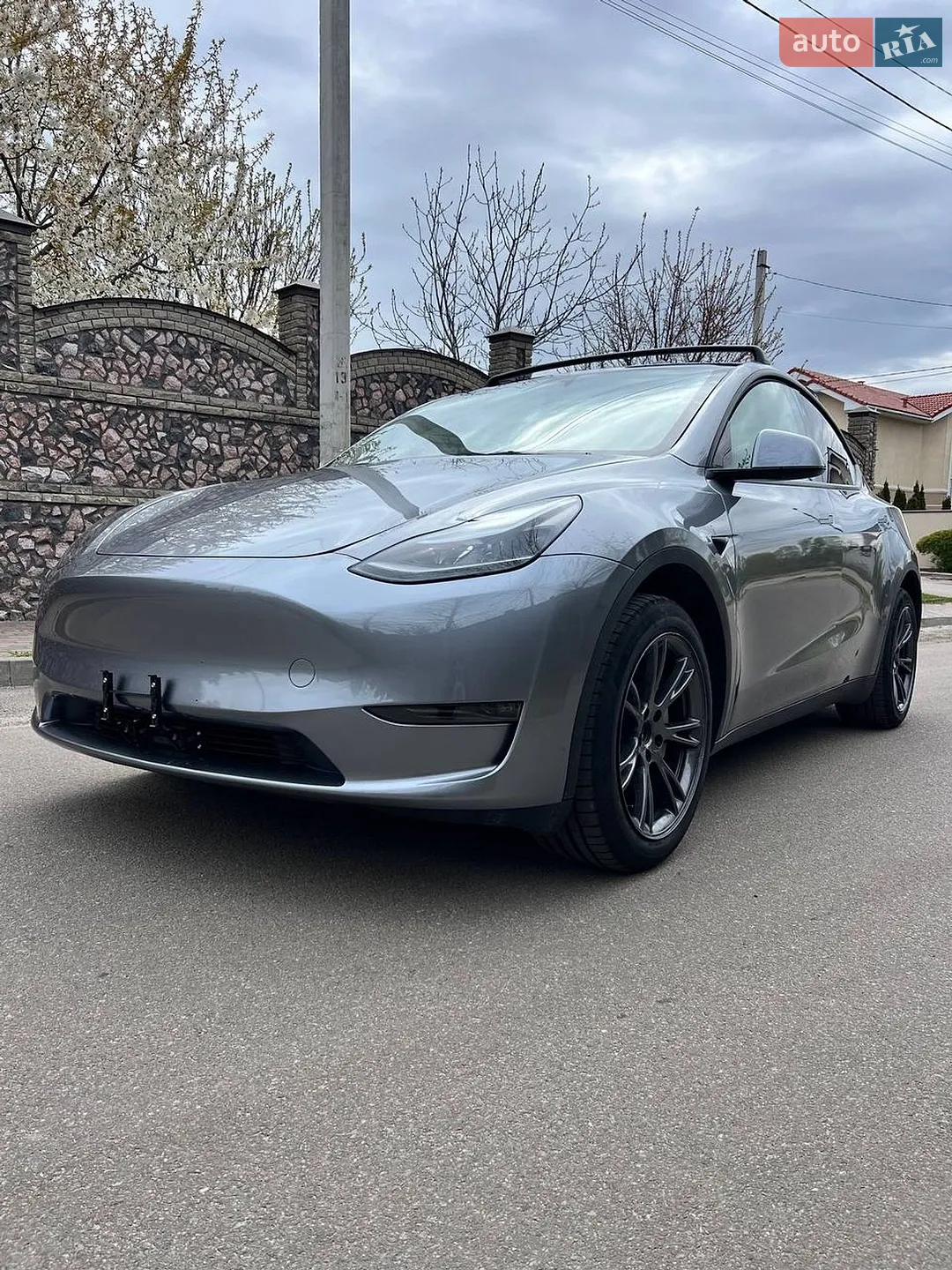 2025 Tesla Model Y - фото 1