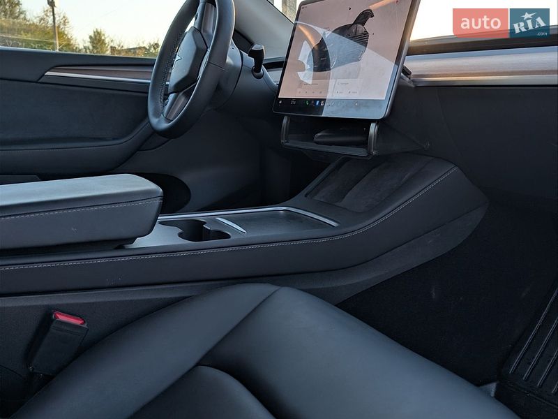 Внедорожник / Кроссовер Tesla Model Y 2024 в Львове фото 25 Внедорожник / Кроссовер Tesla Model Y 2024 в Львове