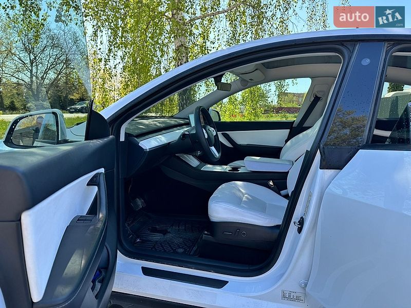 Внедорожник / Кроссовер Tesla Model Y 2021 в Тернополе