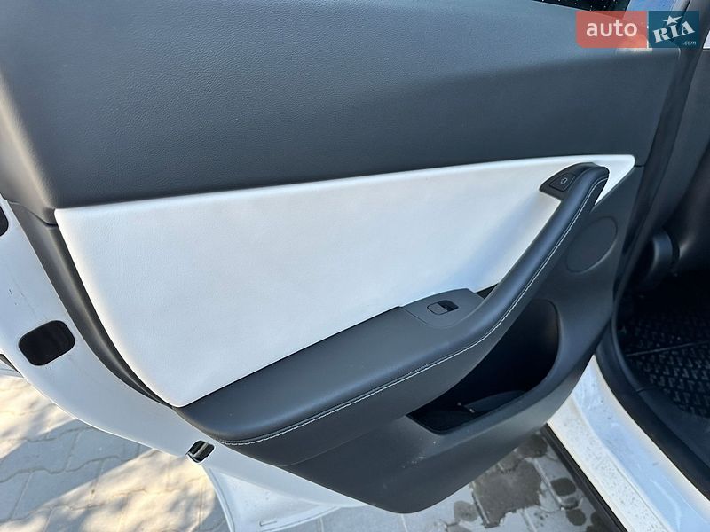 Внедорожник / Кроссовер Tesla Model Y 2021 в Тернополе