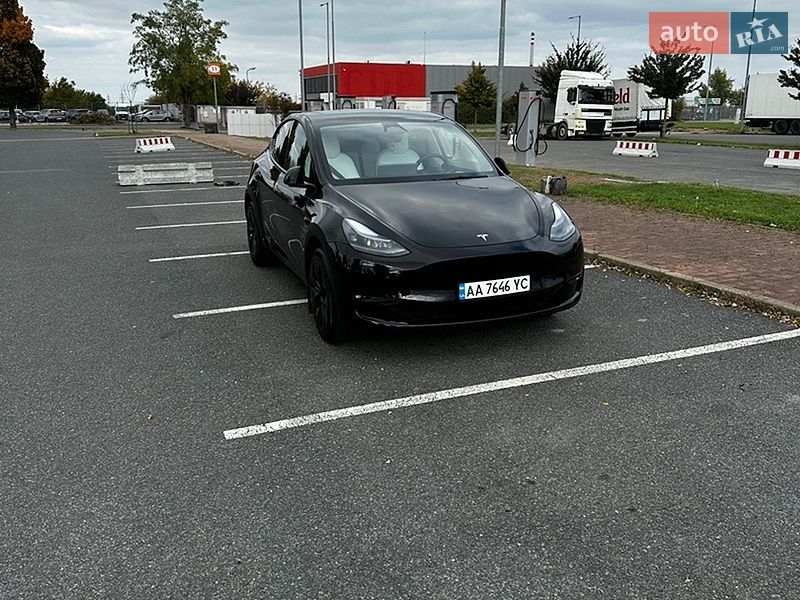 Внедорожник / Кроссовер Tesla Model Y 2024 в Киеве