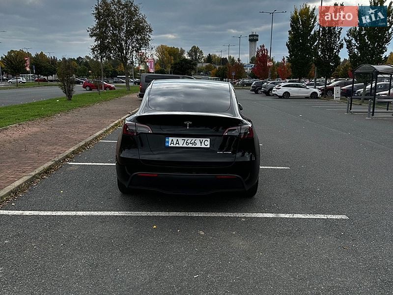 Внедорожник / Кроссовер Tesla Model Y 2024 в Киеве