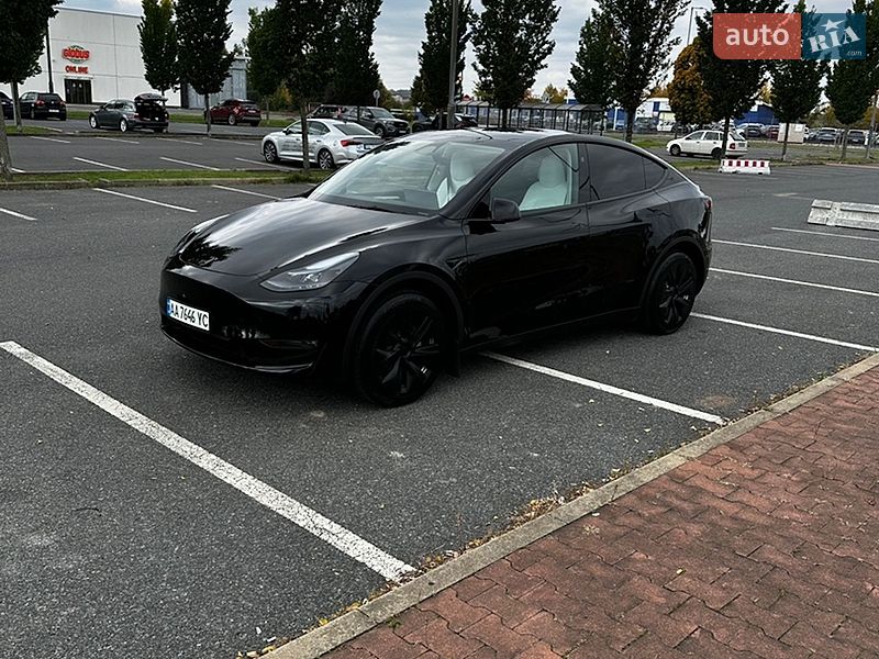 Внедорожник / Кроссовер Tesla Model Y 2024 в Киеве