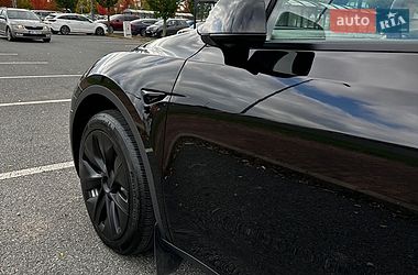 Внедорожник / Кроссовер Tesla Model Y 2024 в Киеве