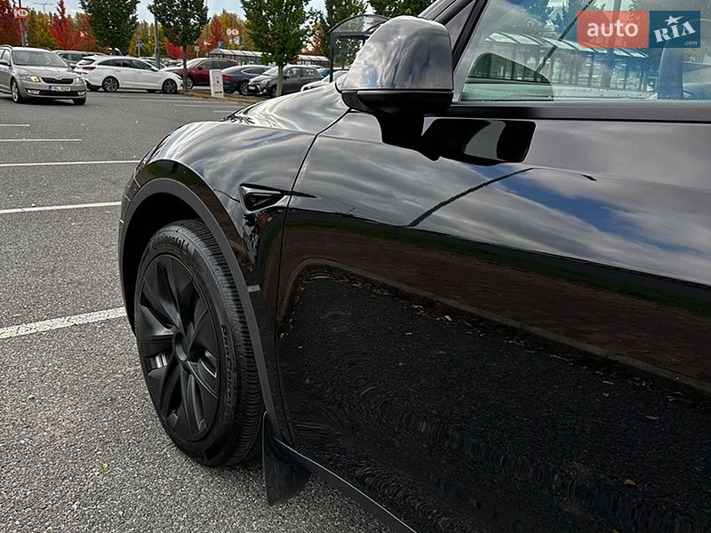 Внедорожник / Кроссовер Tesla Model Y 2024 в Киеве