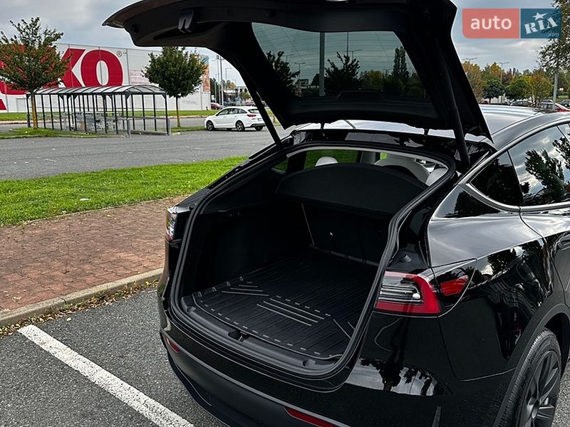 Внедорожник / Кроссовер Tesla Model Y 2024 в Киеве