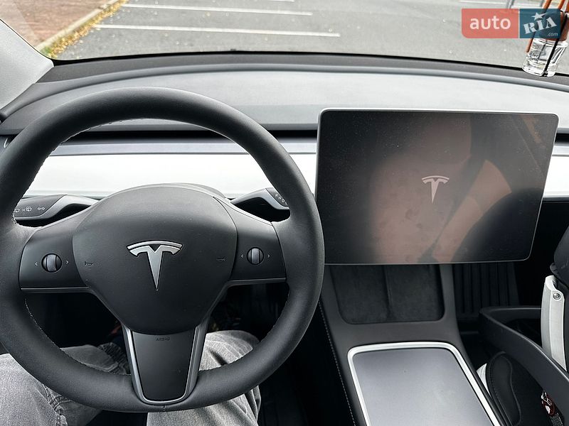 Внедорожник / Кроссовер Tesla Model Y 2024 в Киеве