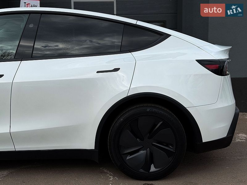 Внедорожник / Кроссовер Tesla Model Y 2025 в Киеве
