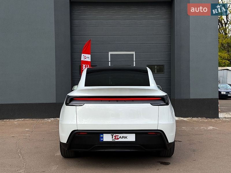 Внедорожник / Кроссовер Tesla Model Y 2025 в Киеве