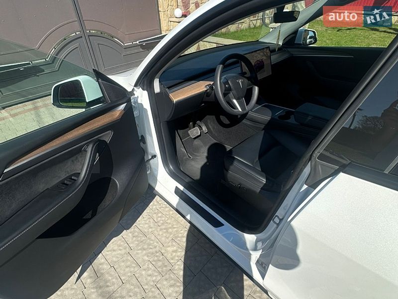 Внедорожник / Кроссовер Tesla Model Y 2023 в Тернополе