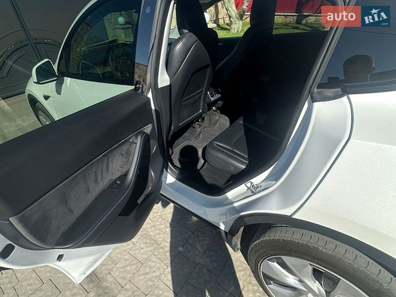 Внедорожник / Кроссовер Tesla Model Y 2023 в Тернополе