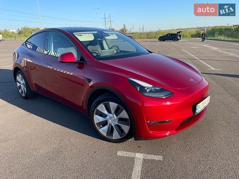 Tesla Model Y 2024