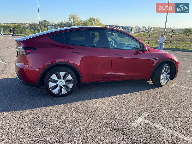 Позашляховик / Кросовер Tesla Model Y 2024 в Рівному фото 9 Позашляховик / Кросовер Tesla Model Y 2024 в Рівному