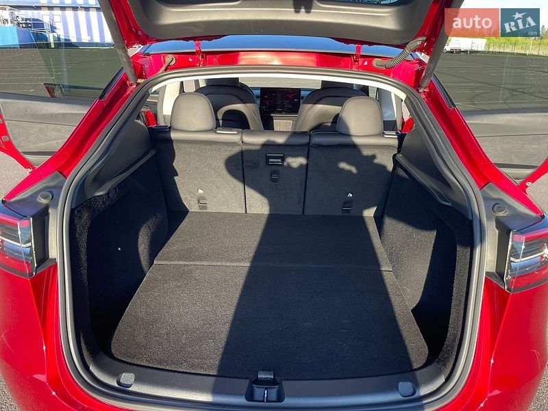 Позашляховик / Кросовер Tesla Model Y 2024 в Рівному фото 30 Позашляховик / Кросовер Tesla Model Y 2024 в Рівному