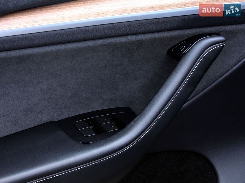 Позашляховик / Кросовер Tesla Model Y 2024 в Вінниці
