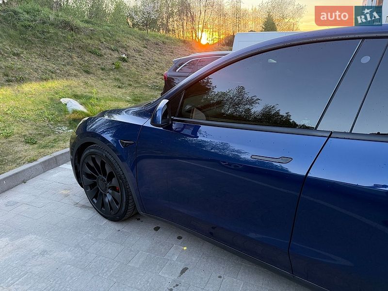 Внедорожник / Кроссовер Tesla Model Y 2021 в Львове