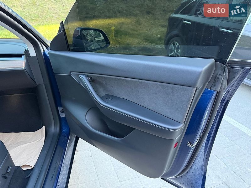 Внедорожник / Кроссовер Tesla Model Y 2021 в Львове