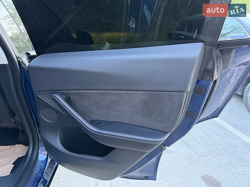 Внедорожник / Кроссовер Tesla Model Y 2021 в Львове