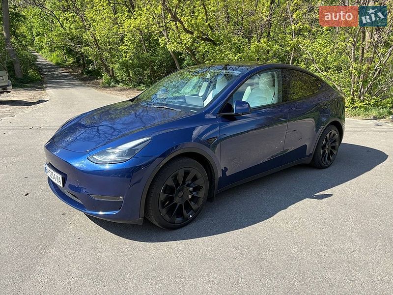 Внедорожник / Кроссовер Tesla Model Y 2023 в Киеве