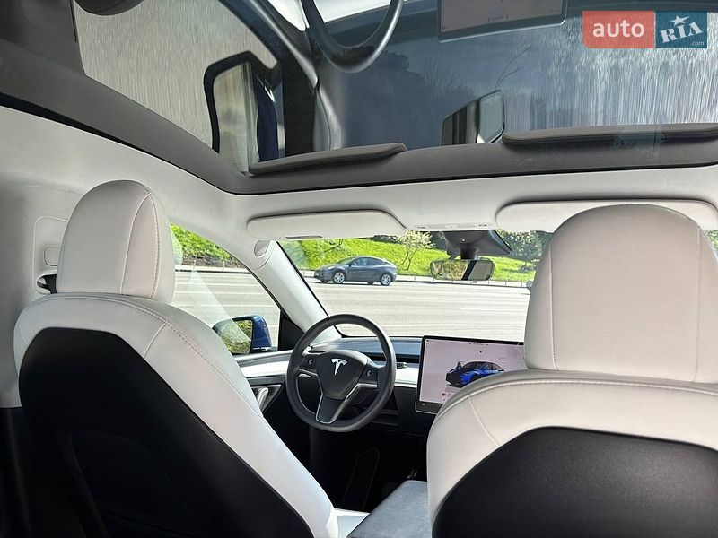 Внедорожник / Кроссовер Tesla Model Y 2023 в Киеве